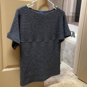 🙌🏼 3for$10 🙌🏼Grey short sleeve sweater
